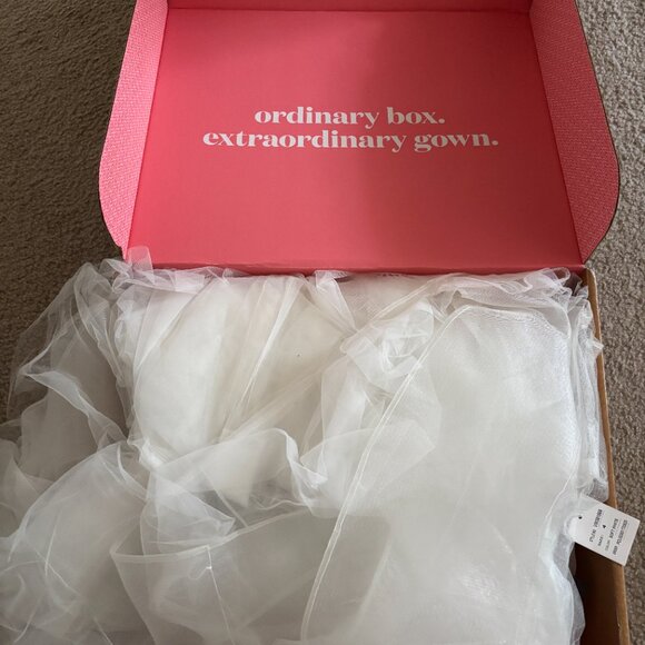 WHITE x Vera Wang Horsehair Tier Halter Overdress VW351565 size 4 soft white - Picture 3 of 3